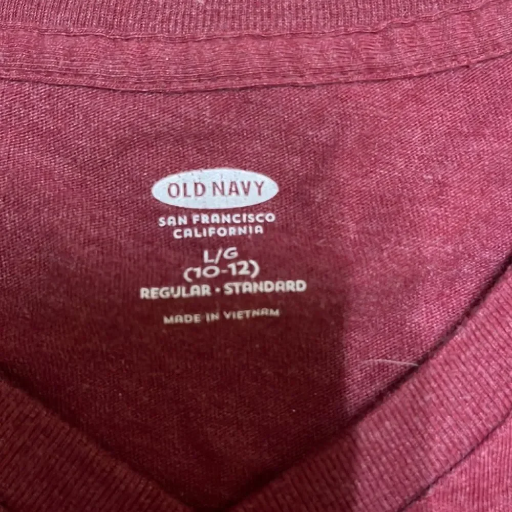 OLD Navy Maroon Youth V-Neck Short Sleeved Tee Shirt. Size Large